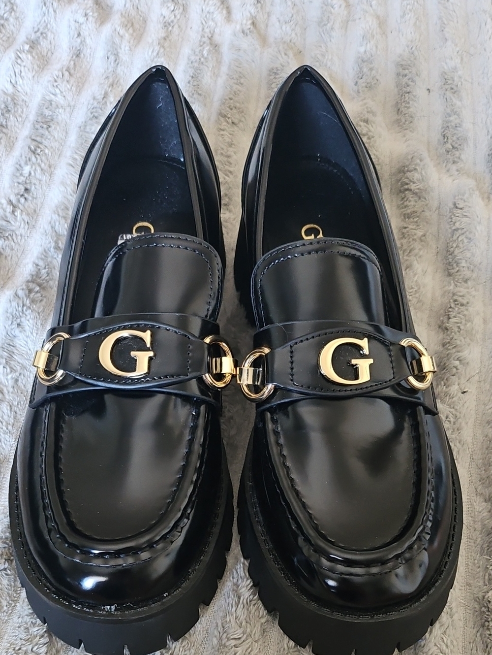 GUESS Women's Almost Bit Slip-On Lug Loafers Size 8